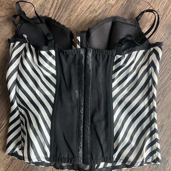 Frederick’s of Hollywood Striped Black and White Women's Top 34 Medium - Picture 4 of 4